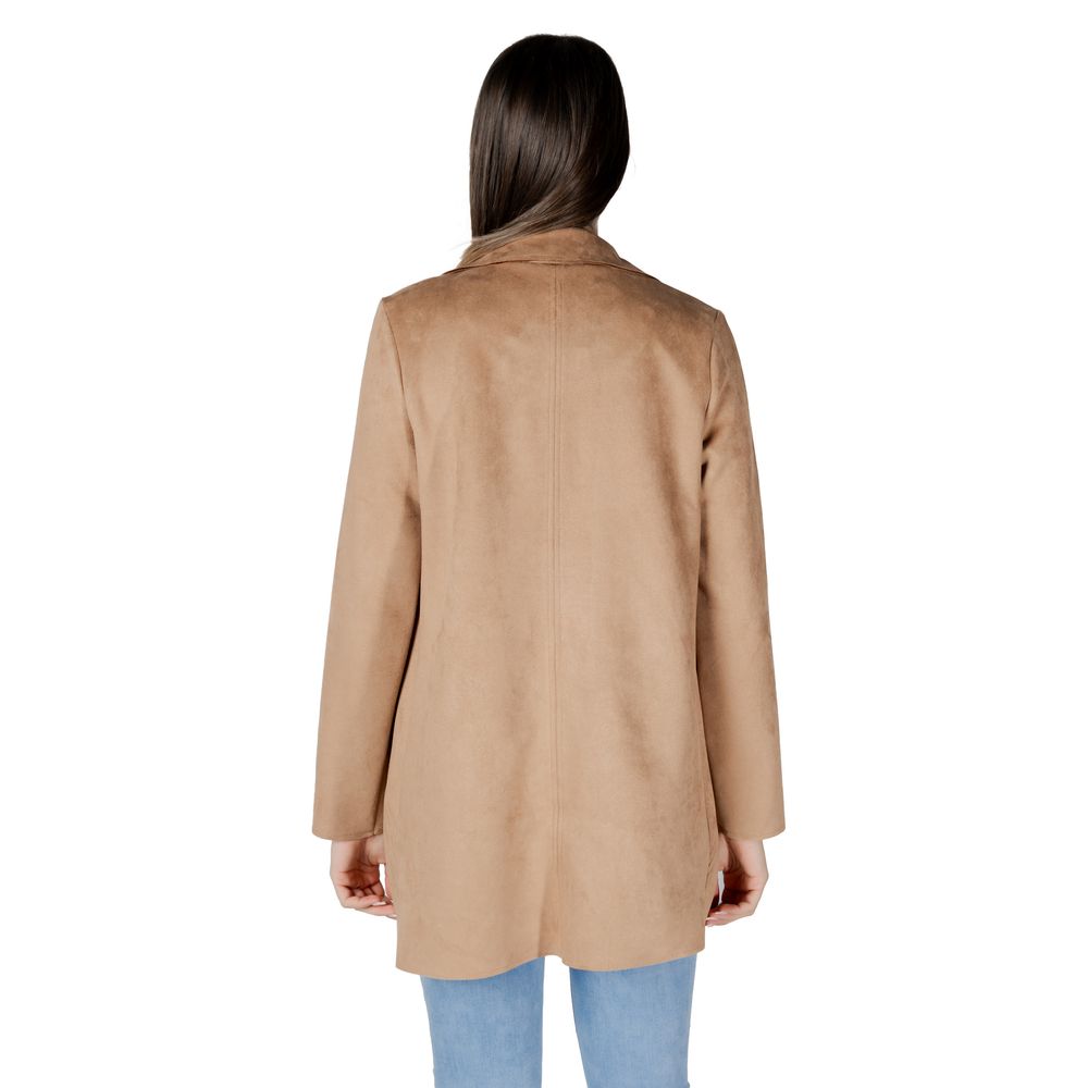Trench Coat by Street One for women in stretch polyester and beige presents a exquisite silhouette, showcasing a exquisite lapel neckline and functional pockets for an elevated aesthetic.