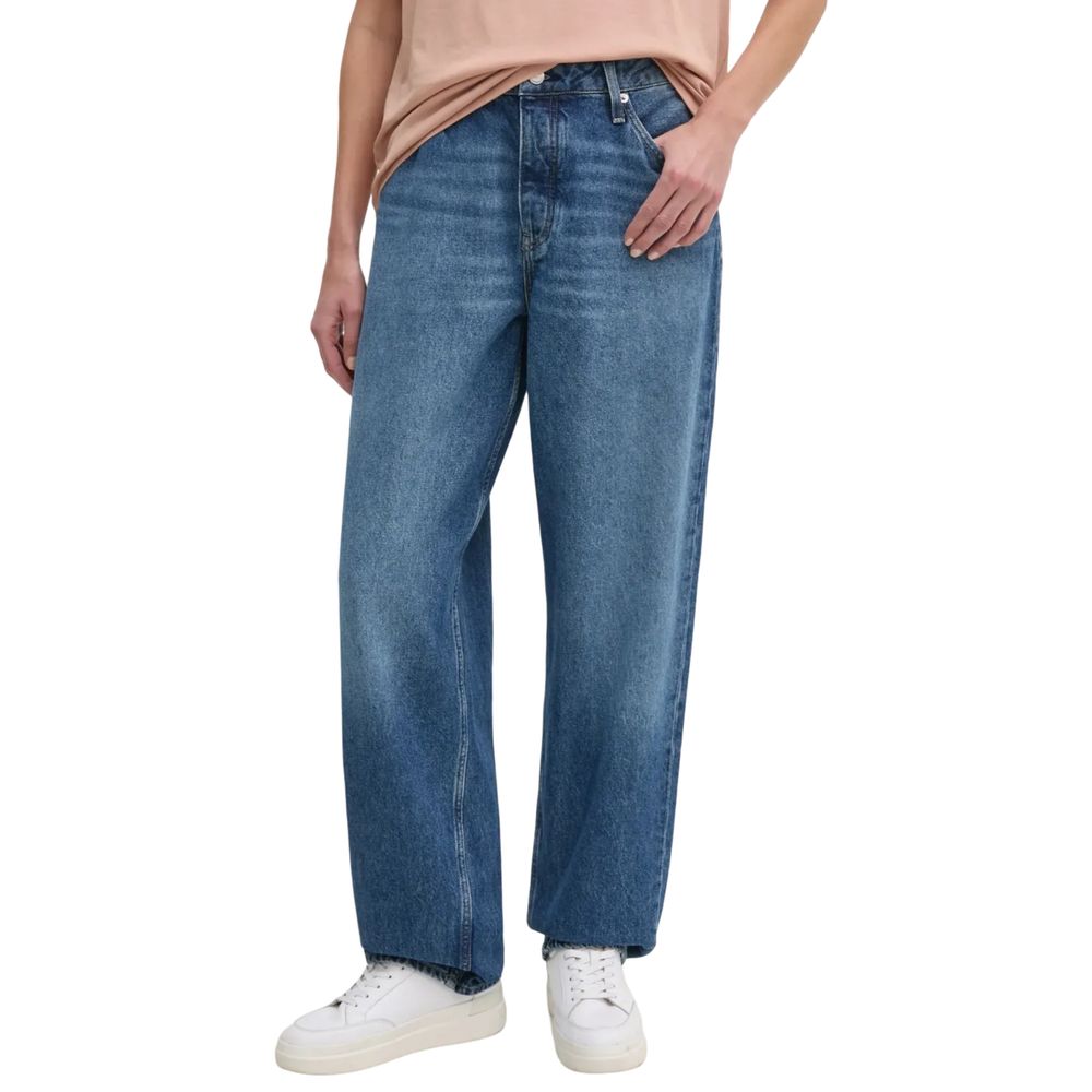 Jeans by Calvin Klein Jeans for women in denim cotton blue features a polished silhouette with a polished regular-fit & mom, reaching a polished long and finished with a polished .