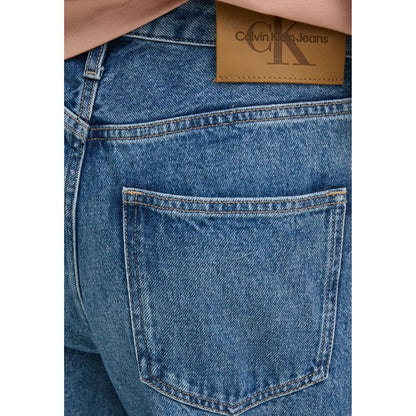 Jeans by Calvin Klein Jeans for women in denim cotton blue features a refined silhouette with a refined regular-fit & mom, defined by a and a refined long for a refined finish.