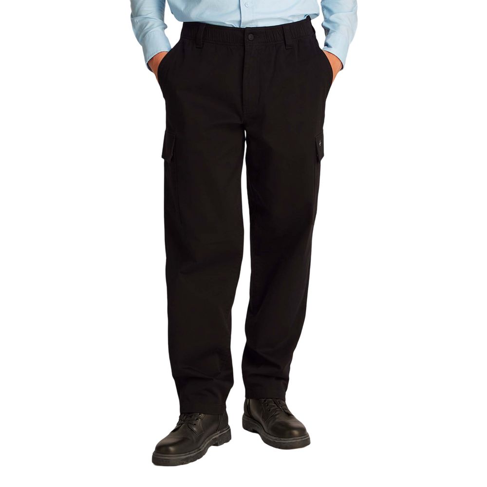 Cargo Pants by Calvin Klein Jeans for men in stretch cotton black features an stylish straight-leg & regular-fit with a long and , expertly finished with stylish utility detailing.