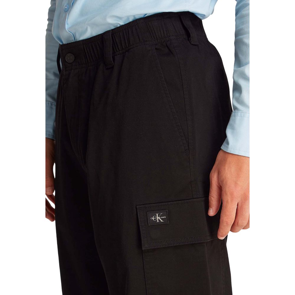 Cargo Pants by Calvin Klein Jeans for men in stretch cotton black features an stylish straight-leg & regular-fit with a long and , expertly finished with stylish utility detailing.