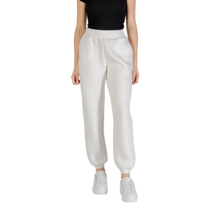 Activewear Jogger Pants by Guess Active for women in stretch polymide viscose cream features an ergonomic and with a ergonomic long, showcasing innovative for a ergonomic look.