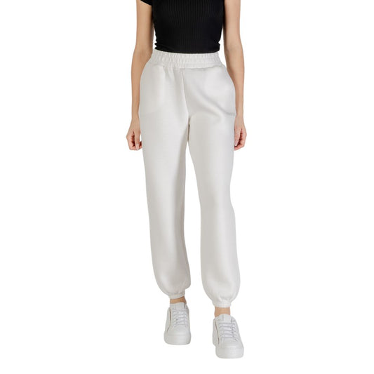Activewear Jogger Pants by Guess Active for women in stretch polymide viscose cream features an ergonomic and with a ergonomic long, showcasing innovative for a ergonomic look.