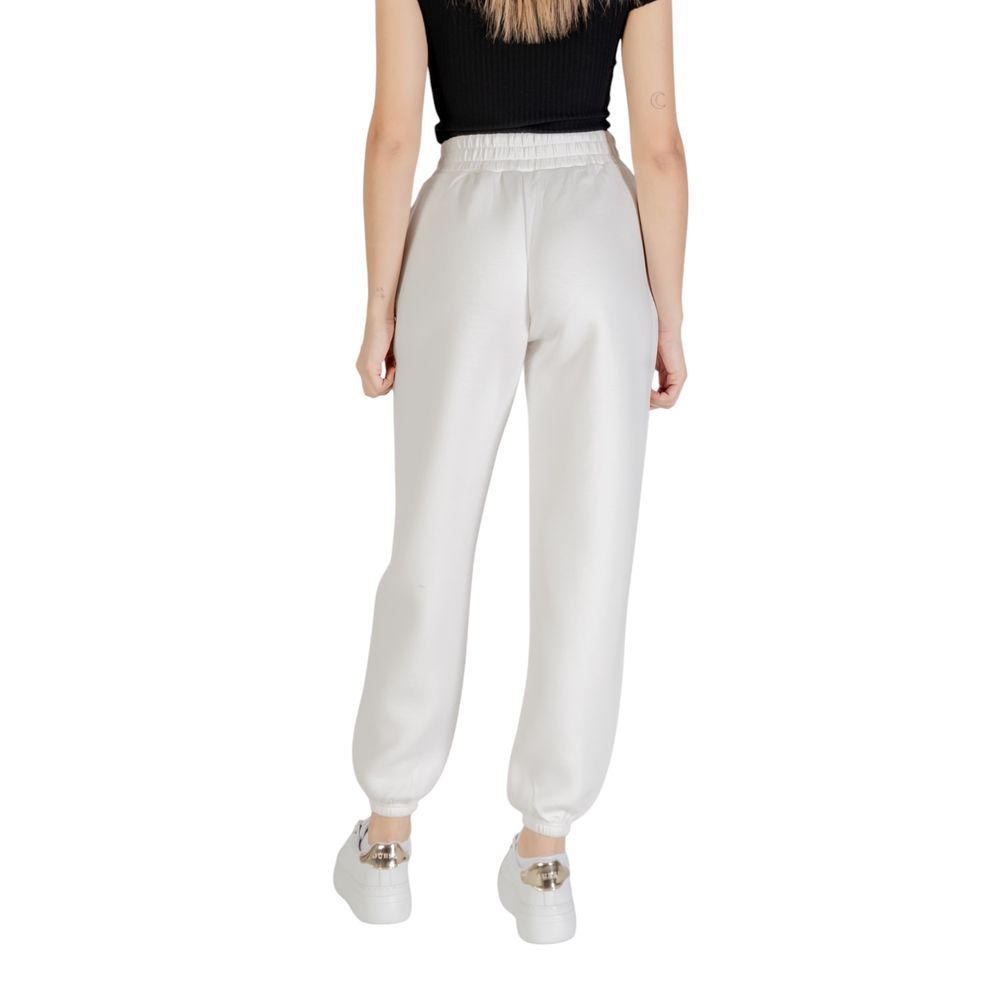 Activewear Jogger Pants by Guess Active for women in stretch polymide viscose cream features an kinetic and long with a , showcasing high-performance for an kinetic look.