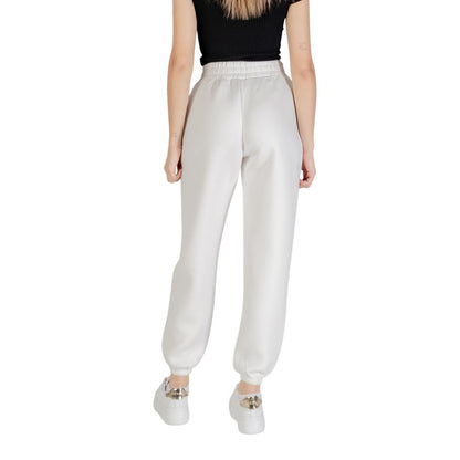 Activewear Jogger Pants by Guess Active for women in stretch polymide viscose cream features an kinetic and long with a , showcasing high-performance for an kinetic look.