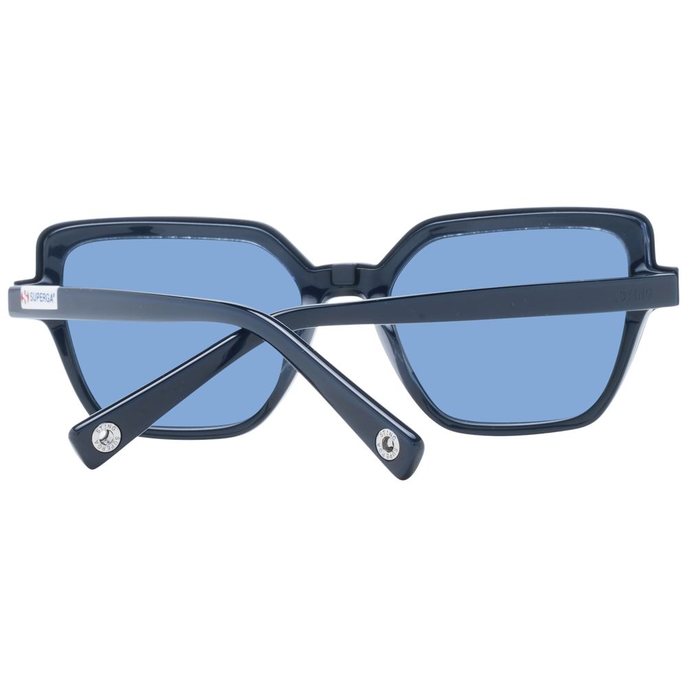 Sunglasses by Sting for men in acetate blue features an lustrous rectangle full-rim frame design with blue coloured frame detailing and polarized category-2-medium-tint lens for a lustrous aesthetic.