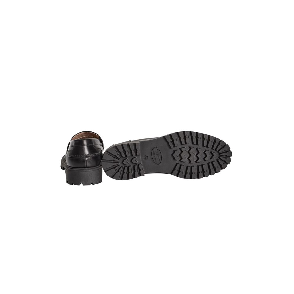 Moccasin Moccasins Loafer Loafers Slip-On Shoes by Roberto Pepe Luxury for men in calfskin black showcases a timeless silhouette from the Men's Calfskin Moccasin Moccasins Loafer Loafers Slip-On Shoes collection, featuring a timeless and for a timeless finish.
