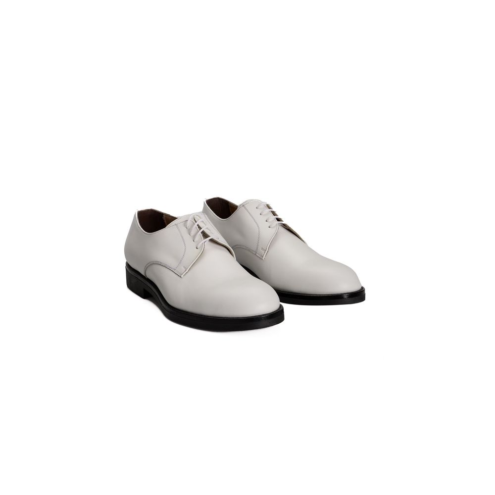 Low-Heel Lace-Up Shoes by Roberto Pepe Luxury for men in leather white features an timeless silhouette, perfectly showcasing Men's Leather Low-Heel Lace-Up Shoes with its distinct low-heel and elegant .