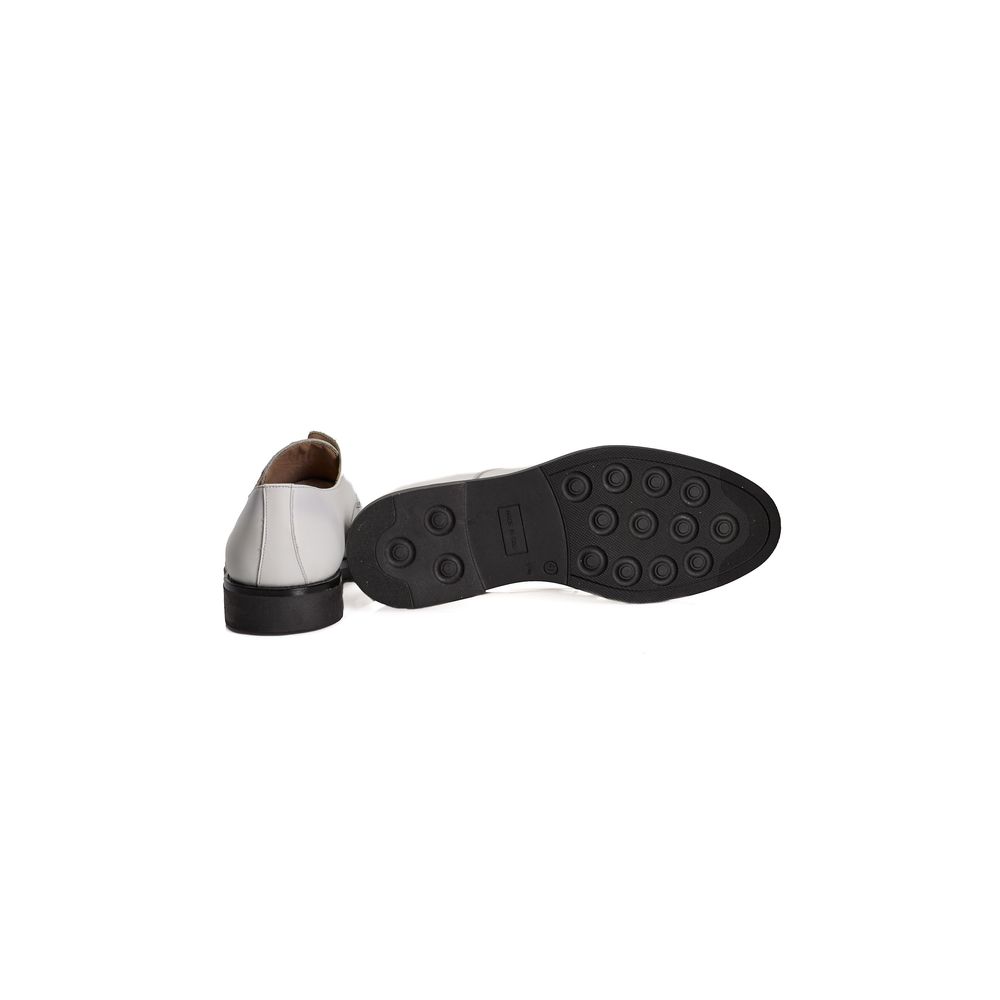 Low-Heel Lace-Up Shoes by Roberto Pepe Luxury for men in leather white showcases a timeless silhouette from the Men's Leather Low-Heel Lace-Up Shoes collection, featuring a timeless low-heel and for a timeless finish.