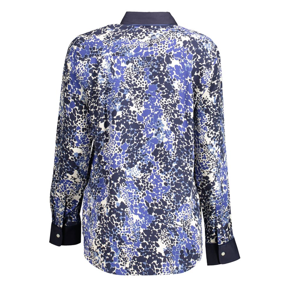 Shirt by Gant for women in lyocell blue presents a discerning silhouette, showcasing a sophisticated and for a truly discerning finish.