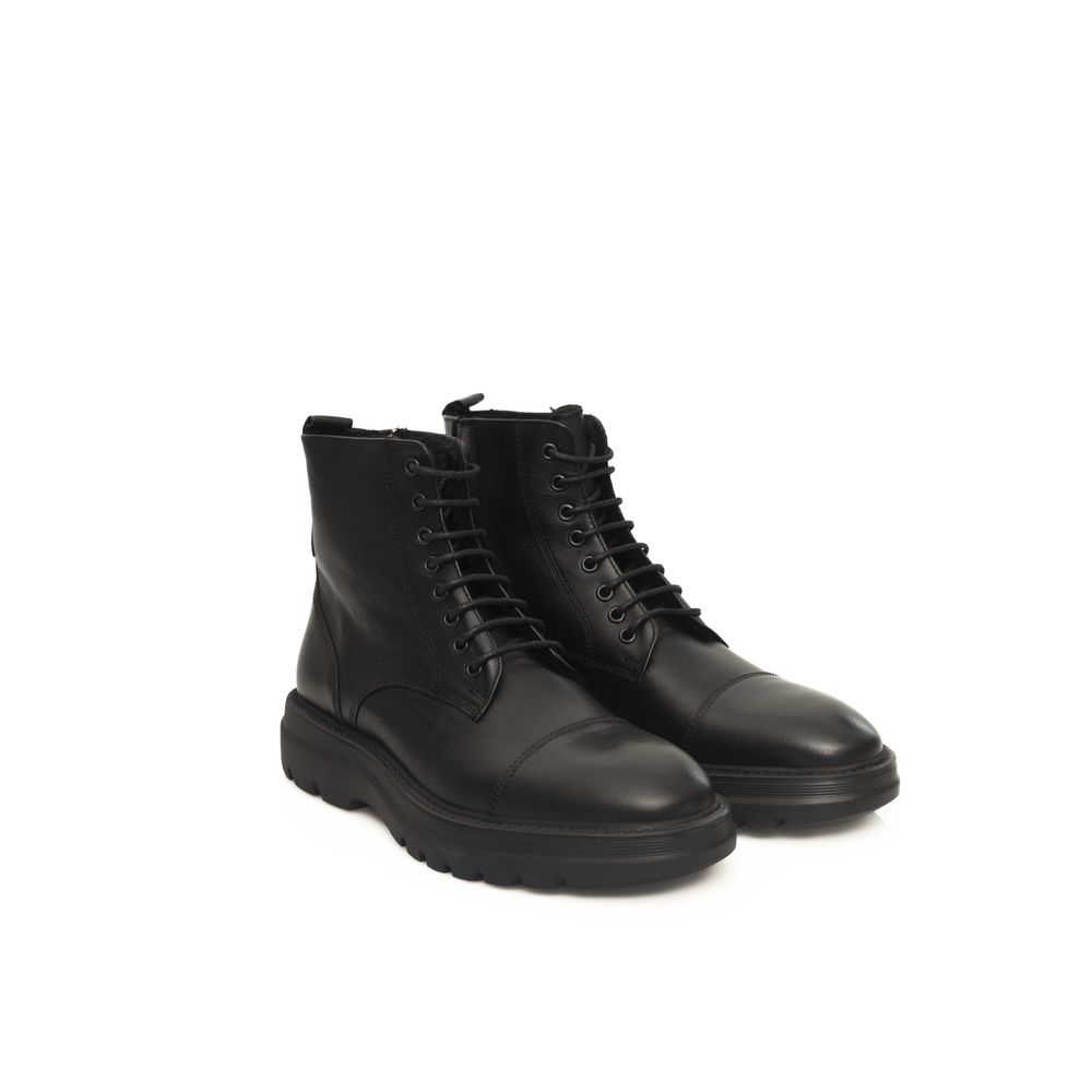 Lace-Up Boots by Cerruti 1881 for men in cowhide leather black features an aerodynamic silhouette from the Men's Cowhide Leather Lace-Up Boots collection, showcasing a aerodynamic and refined for an aerodynamic look.