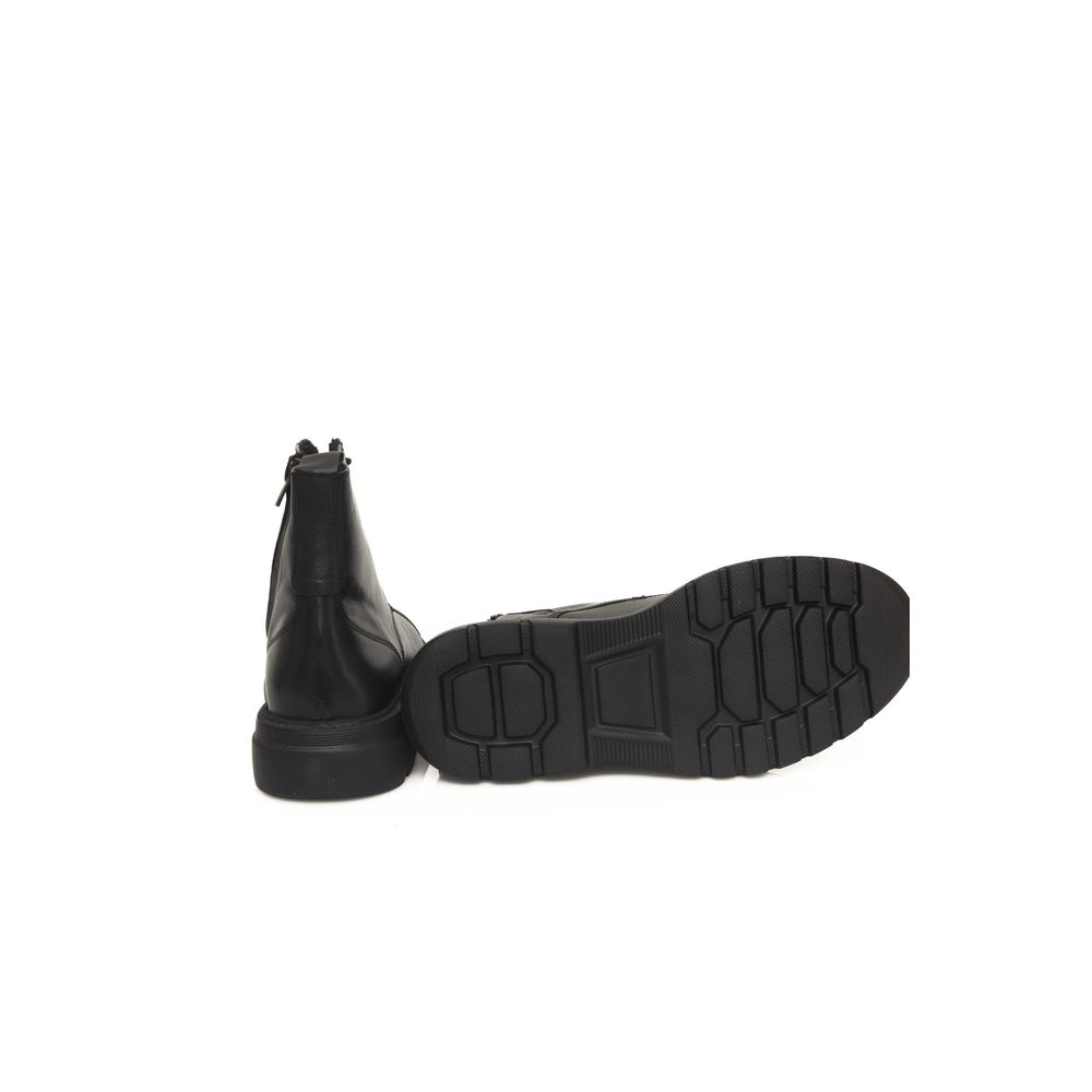 Lace-Up Boots by Cerruti 1881 for men in cowhide leather black features an performance-driven Men's Cowhide Leather Lace-Up Boots silhouette, defined by a sophisticated and a performance-driven .