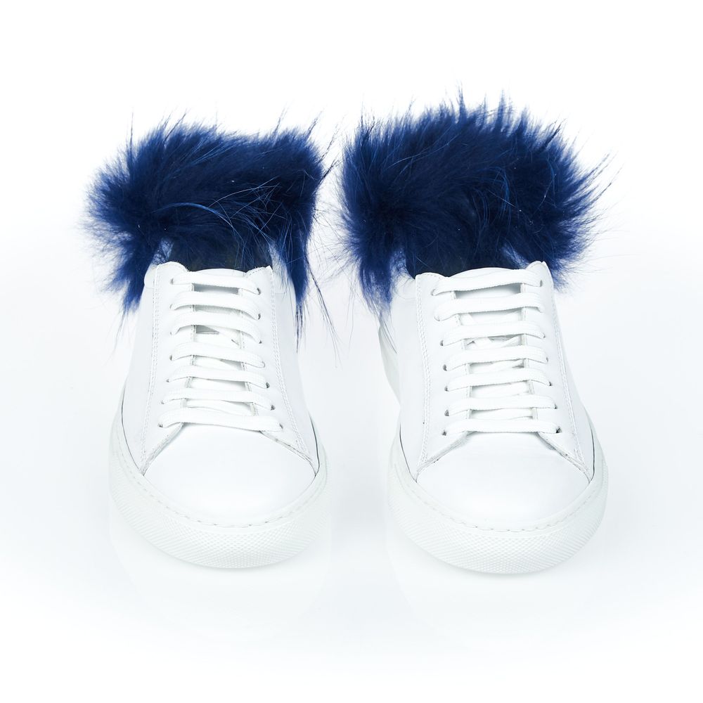 Sneakers by Mr&Mrs Italy for women in lamb leather & fur white presents a sumptuous silhouette, artfully capturing the essence of the Women's Low Top Lamb Leather & Fur Sneakers with its sumptuous low-top style design.