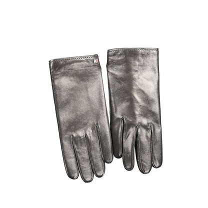 Gloves by Tommy Hilfiger for men in leather black presents a distinguished silhouette, artfully detailed with distinguished insulating-properties and a refined gloves for a premium, sophisticated look.