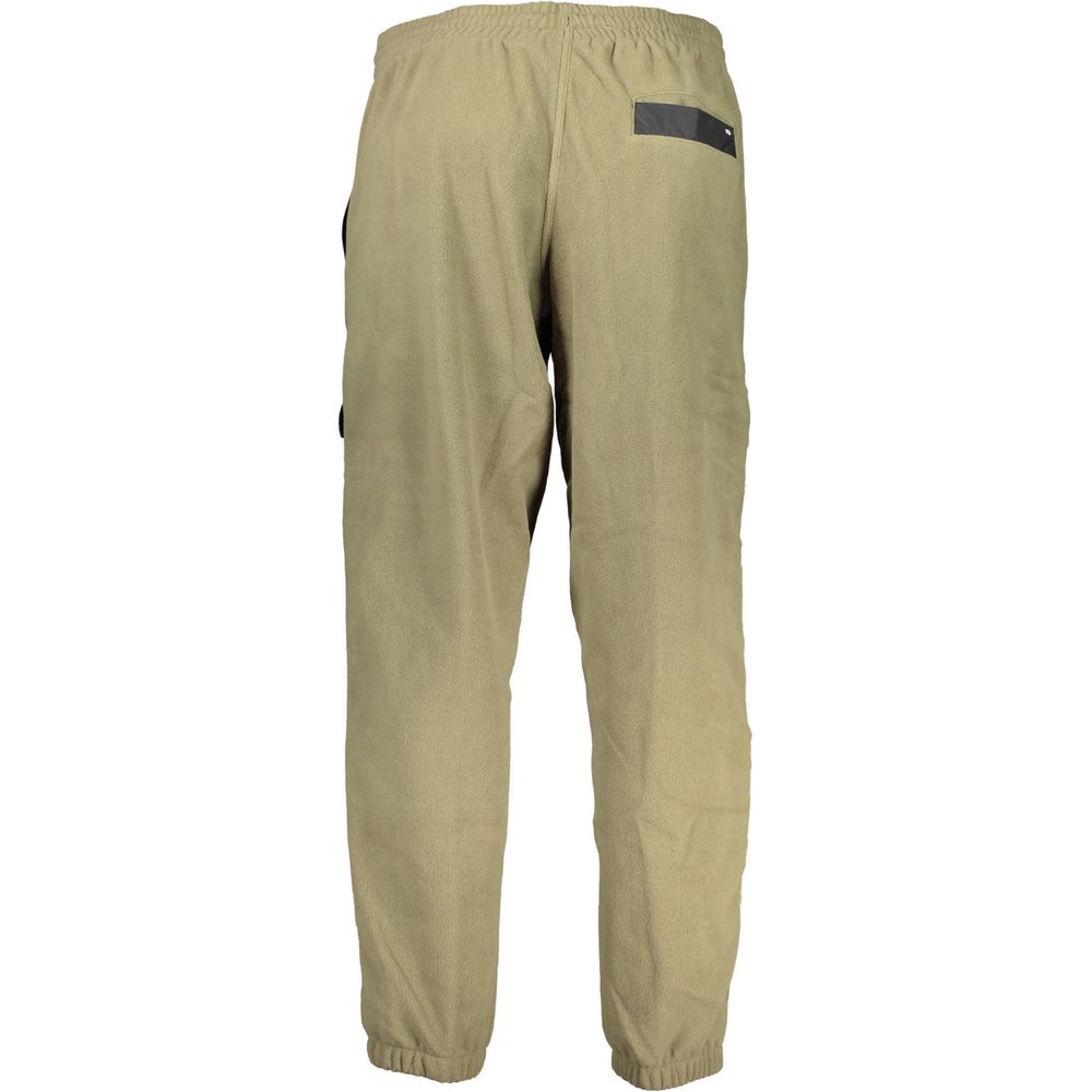 This Vans men polyester Activewear in green presents a contemporary silhouette from the Men's Polyester Activewear collection, emphasizing high-performance for an elevated contemporary fit.