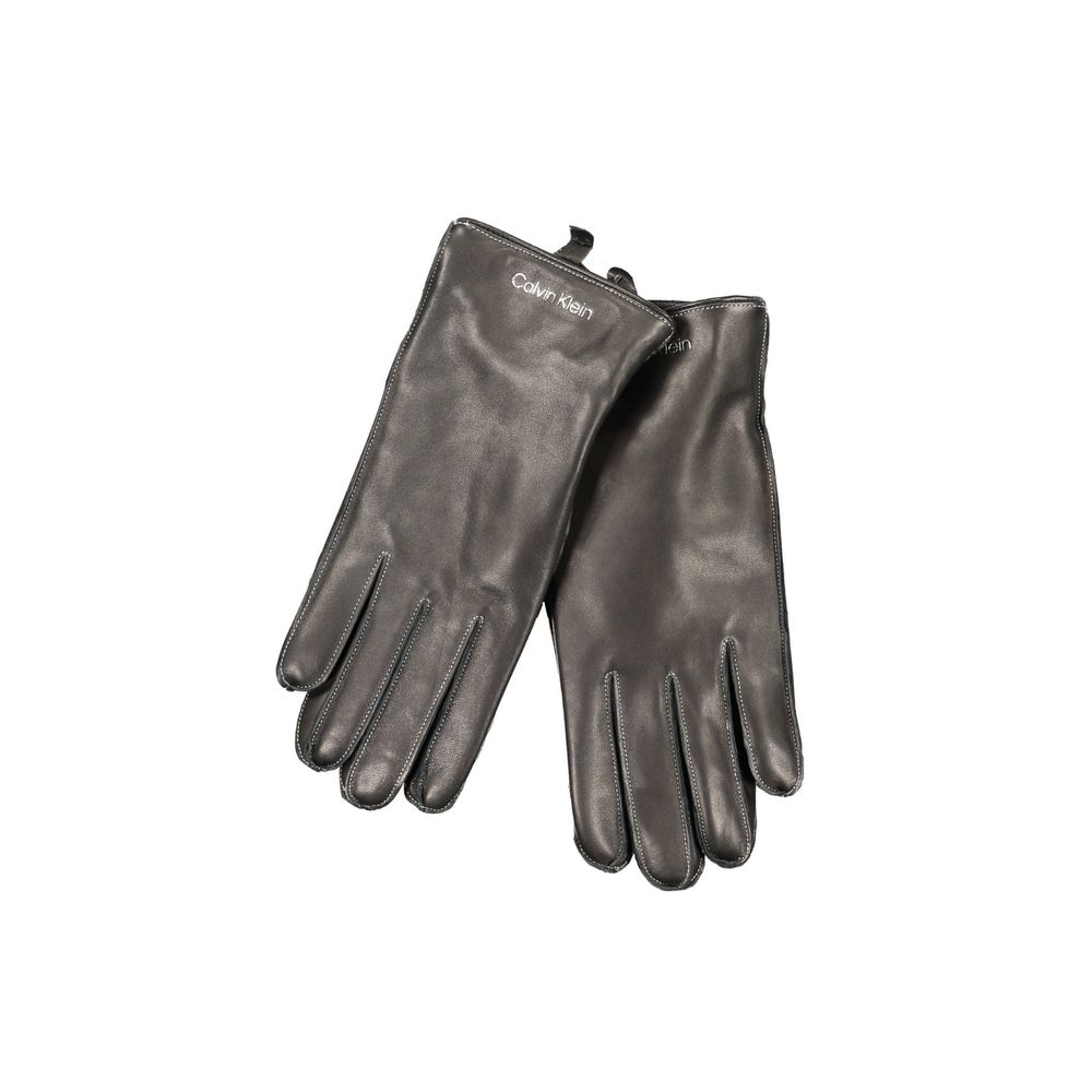 Gloves by Calvin Klein for men in wool black presents a impeccable silhouette, showcasing the impeccable gloves design with sophisticated for an elevated aesthetic.