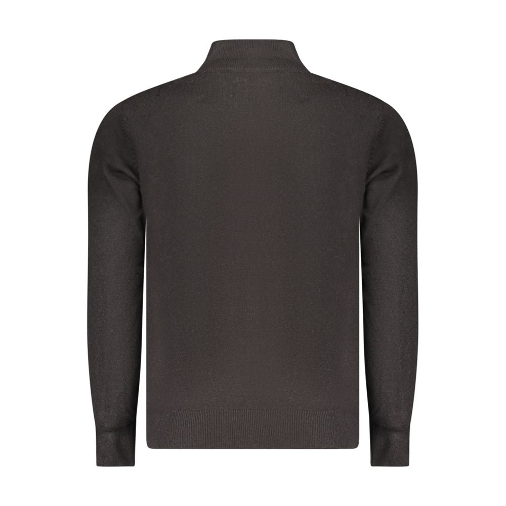 Cardigan by North Sails for men in nylon black features an crisp silhouette, showcasing a sophisticated and detail for a truly crisp finish.
