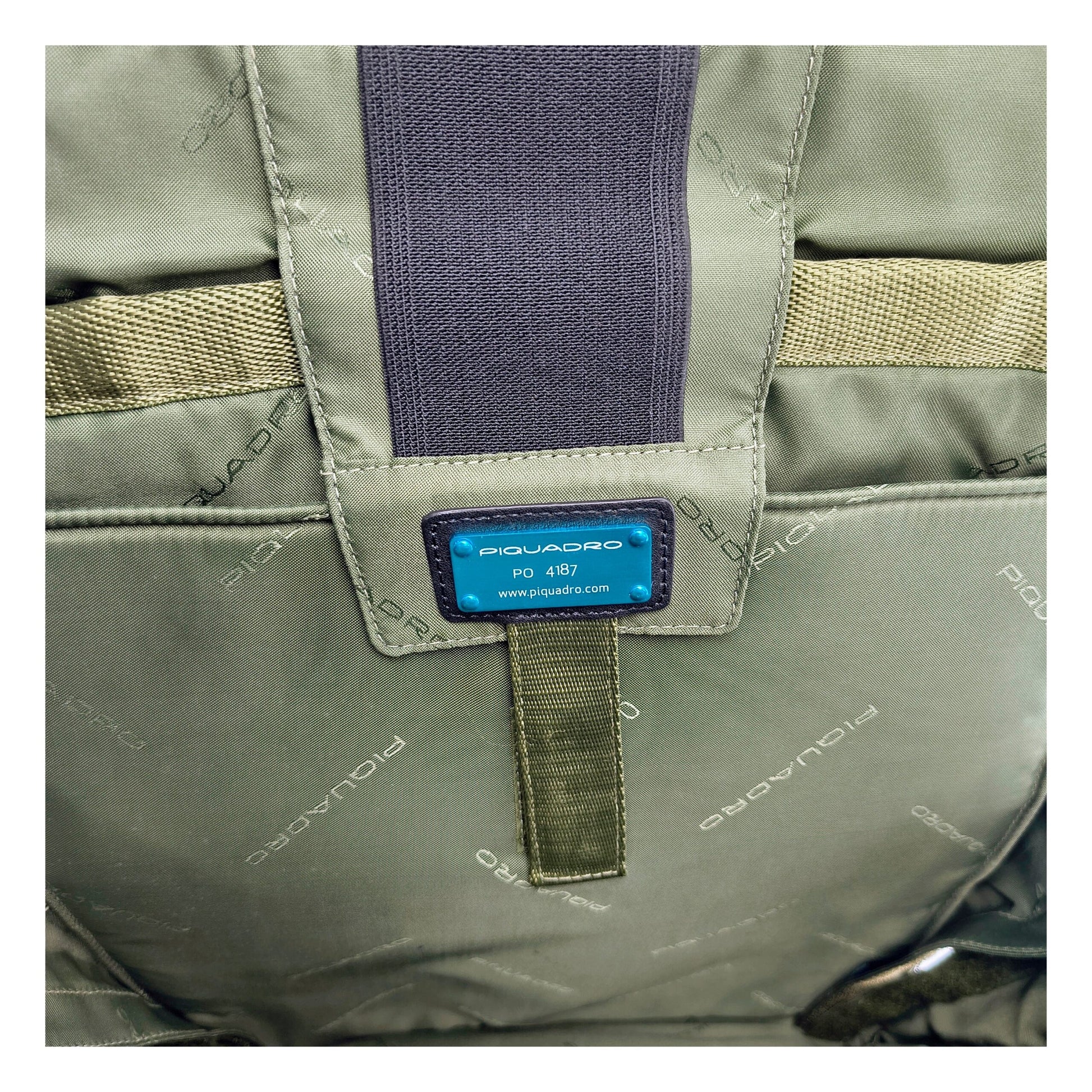 Backpack by Piquadro for men in fabric gray features a architectural Fabric Backpack design with a secure , ample , and versatile backpack-strap & adjustable-strap for a architectural finish.