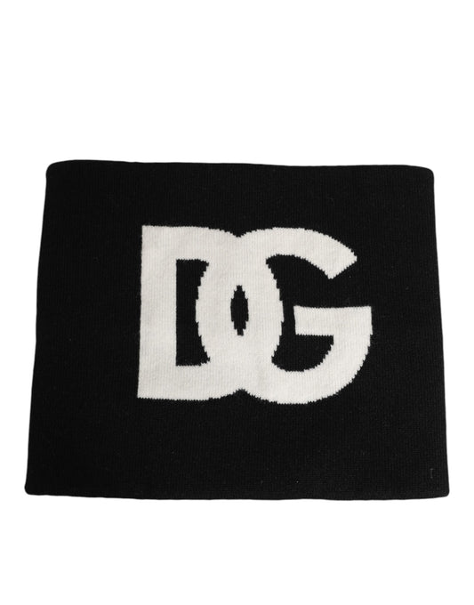 Scarf by Dolce & Gabbana for men in polyamide & cashmere black & white features a snug silhouette, perfectly showcasing the elegant drape and premium finish of the Polyamide & Cashmere Scarf.