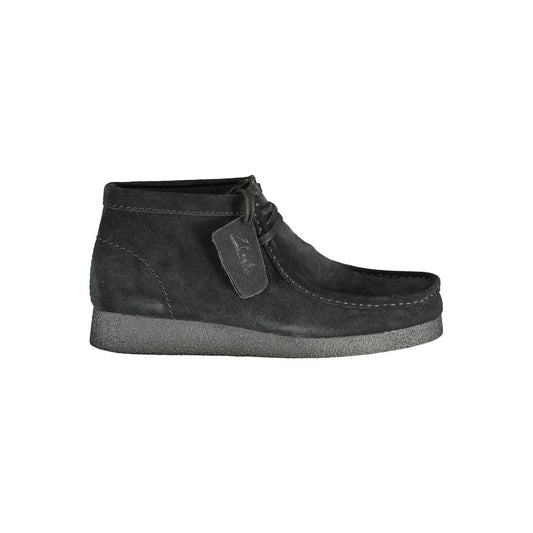 Lace-Up Boots by Clarks for men in polyester polyurethane suede leather black features an high-performance design from the Men's Polyester Polyurethane Suede Leather Lace-Up Boots collection, highlighting a high-performance and for a refined look.