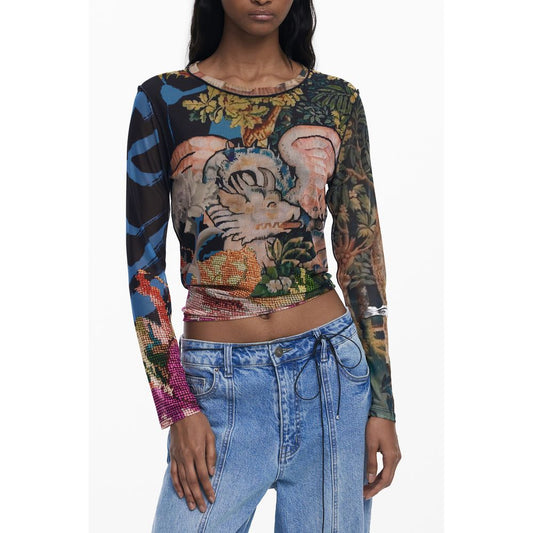T-Shirt by Desigual for women in polyester black showcases a unassuming silhouette, artfully detailed with a refined and unassuming long-sleeve for a sophisticated, contemporary look.