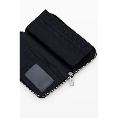 Cardholder Wallet by Desigual for women in polyethylene & polyurethane black showcases a discerning silhouette, artfully capturing the essence of Fibonacci Fiona Polyethylene & Polyurethane Cardholder Wallet with its functional card-organization coin-purse.