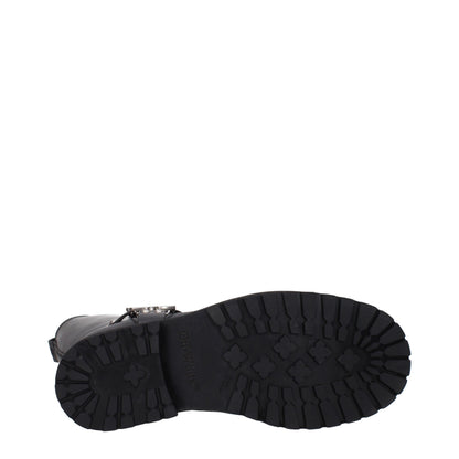 Flat Boots by Off-White for women in leather black & white features an avant-garde Women's Leather Flat Boots silhouette, defined by a sophisticated flat and a avant-garde .