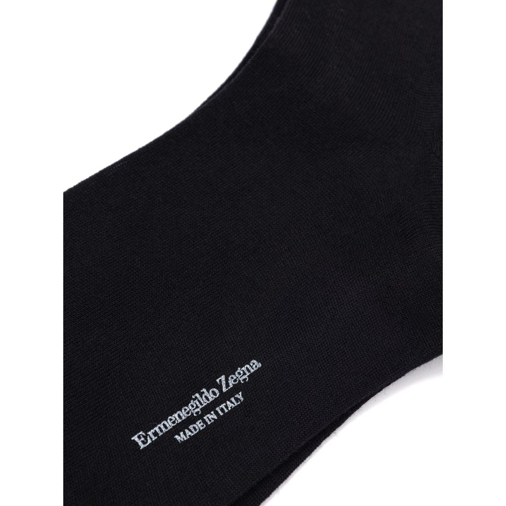 Socks by ZEGNA for men in merino wool black presents a perennial silhouette, artfully capturing the refined essence of the perennial Men's Merino Wool Socks design with a perennial finish.