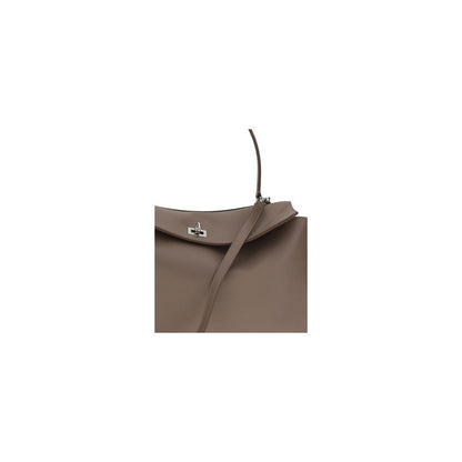 Shoulder Flap Bag by Balenciaga for women in bos taurus calf leather gray showcases a enviable silhouette, artfully detailed with a secure snap & flap, organized , and versatile shoulder-strap & handle for a enviable look.