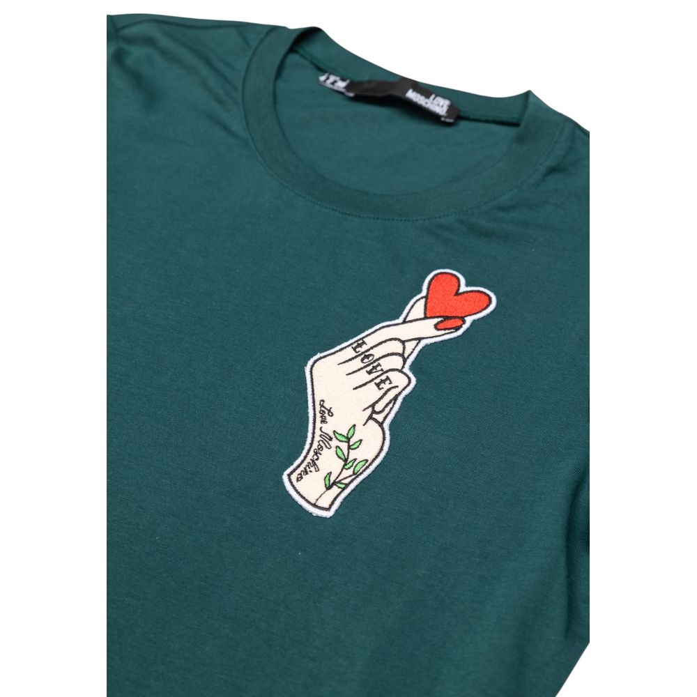 T-Shirt by Love Moschino for women in cotton black & red showcases a dramatic silhouette, elegantly detailed with a dramatic and for a truly dramatic finish.