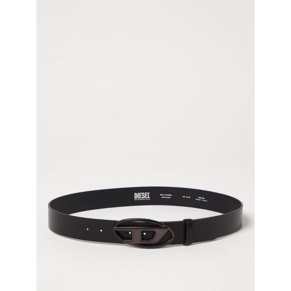 Belt by Diesel for men in leather black features a versatile silhouette, artfully showcasing the versatile design of the Leather Belt for a sophisticated, premium finish.