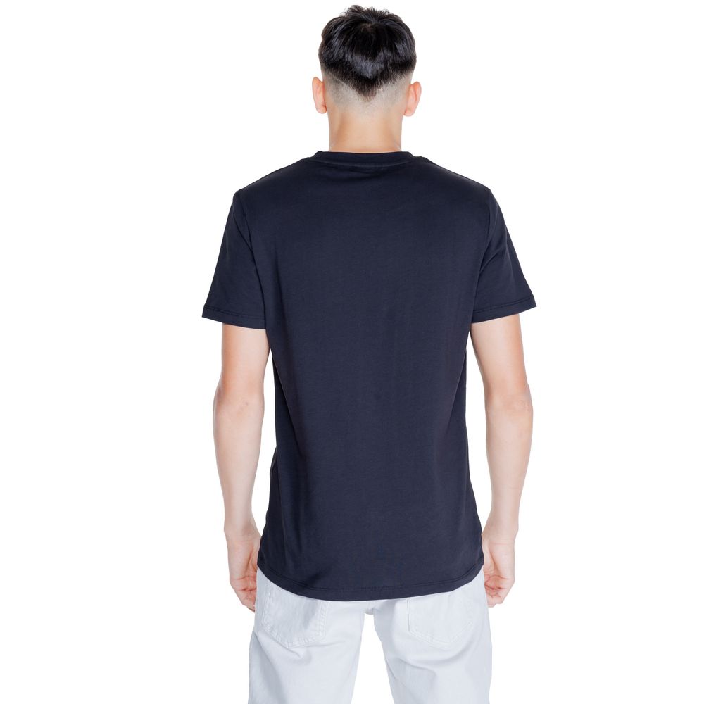 T-Shirt by Peuterey for men in cotton black features a plush silhouette, showcasing a sophisticated and for a truly plush finish.