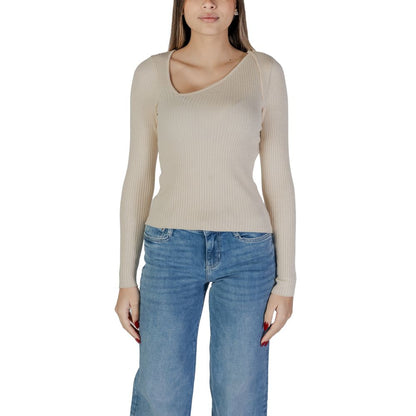 Sweatshirt by Vila Clothes for women in nylon & viscose cream features an enviable silhouette, showcasing a premium and refined for a truly enviable finish.