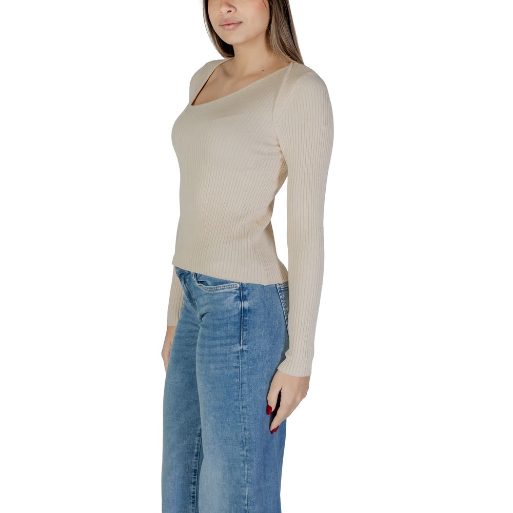 Sweatshirt by Vila Clothes for women in nylon & viscose cream showcases a slouchy chic silhouette, artfully detailed with a slouchy chic and for a slouchy chic finish.