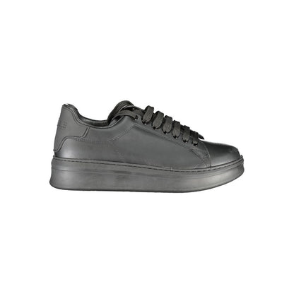 Sneakers by Gaelle Paris for men in polyethylene black presents a sumptuous silhouette, artfully capturing the essence of the Men's Low-Top Polyethylene Sneakers with its sumptuous low-top style design.