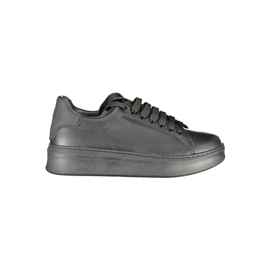 Sneakers by Gaelle Paris for men in polyethylene black presents a sumptuous silhouette, artfully capturing the essence of the Men's Low-Top Polyethylene Sneakers with its sumptuous low-top style design.