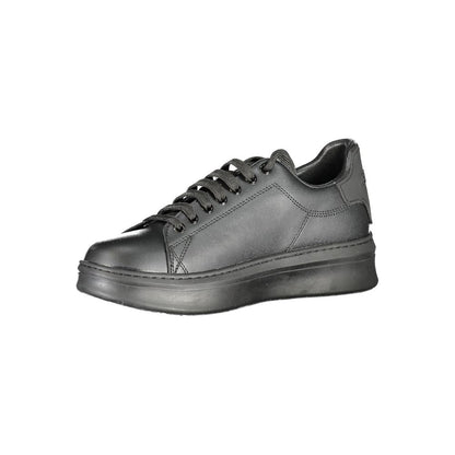 Sneakers by Gaelle Paris for men in polyethylene black features an sumptuous design from the Men's Low-Top Polyethylene Sneakers collection, highlighting a sumptuous low-top style for a premium, high-fashion look.