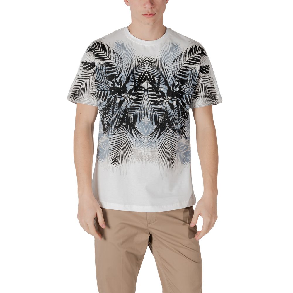 T-Shirt by Antony Morato for men in cotton white showcases a fashionable silhouette, elegantly detailed with a fashionable and for a sophisticated, high-fashion look.