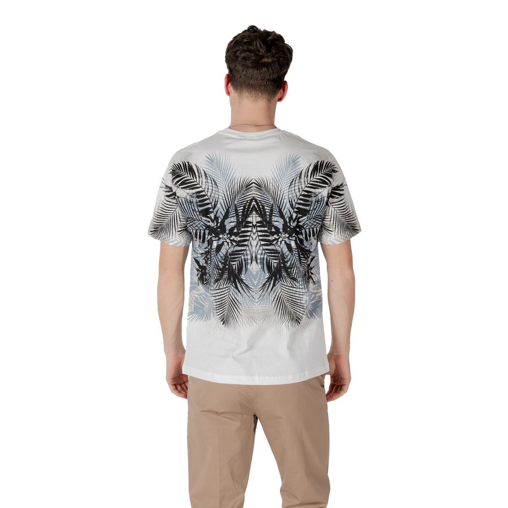 T-Shirt by Antony Morato for men in cotton white showcases a dramatic silhouette, elegantly detailed with a dramatic and for a truly dramatic finish.