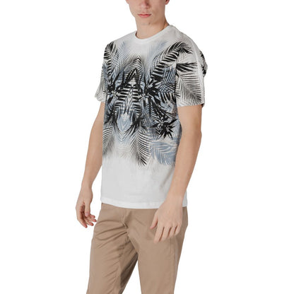 T-Shirt by Antony Morato for men in cotton white showcases a unassuming silhouette, artfully detailed with a refined and unassuming for a sophisticated, contemporary look.