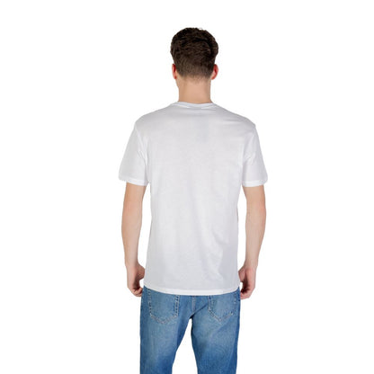 T-Shirt by Emporio Armani Underwear for men in cotton white features an edgy silhouette, meticulously detailed with a sophisticated and for a truly edgy finish.