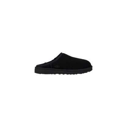 Clogs Slippers Flat Shoes by UGG for men in suede leather black presents a stalwart silhouette as Men's Suede Leather Clogs Slippers Flat Shoes, artfully designed with a and a stalwart for a refined, upscale finish.