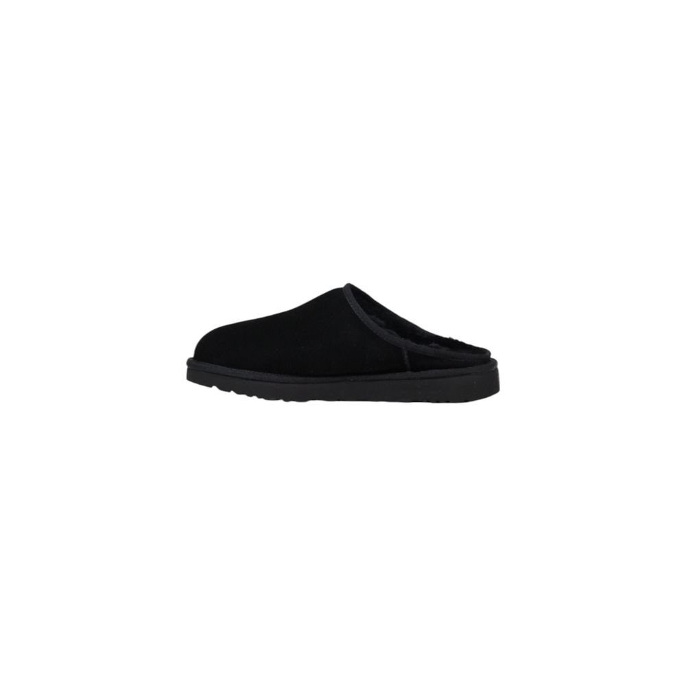 Clogs Slippers Flat Shoes by UGG for men in suede leather black presents a stalwart silhouette, showcasing the Men's Suede Leather Clogs Slippers Flat Shoes design with a stalwart and for a sophisticated look.