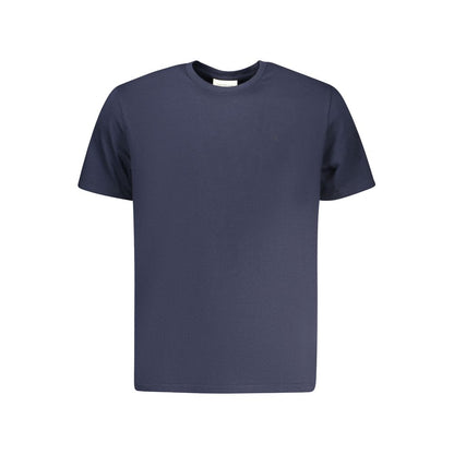 T-Shirt by Calvin Klein for men in cotton blue features an edgy silhouette, meticulously detailed with a sophisticated and crew neckline for a truly edgy finish.
