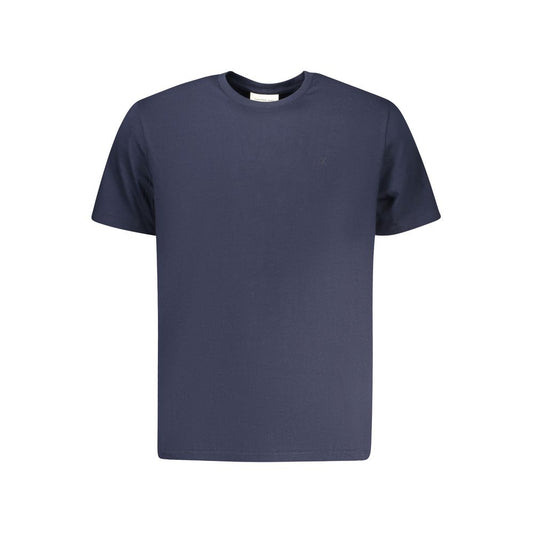T-Shirt by Calvin Klein for men in cotton blue features an edgy silhouette, meticulously detailed with a sophisticated and crew neckline for a truly edgy finish.