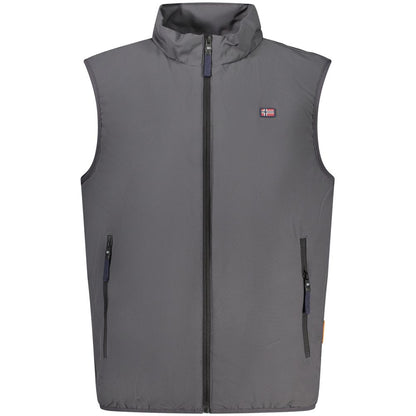 Vest by Norway 1963 for men in polyester gray features a enviable silhouette, elegantly detailed with a enviable and functional pockets for a enviable finish.