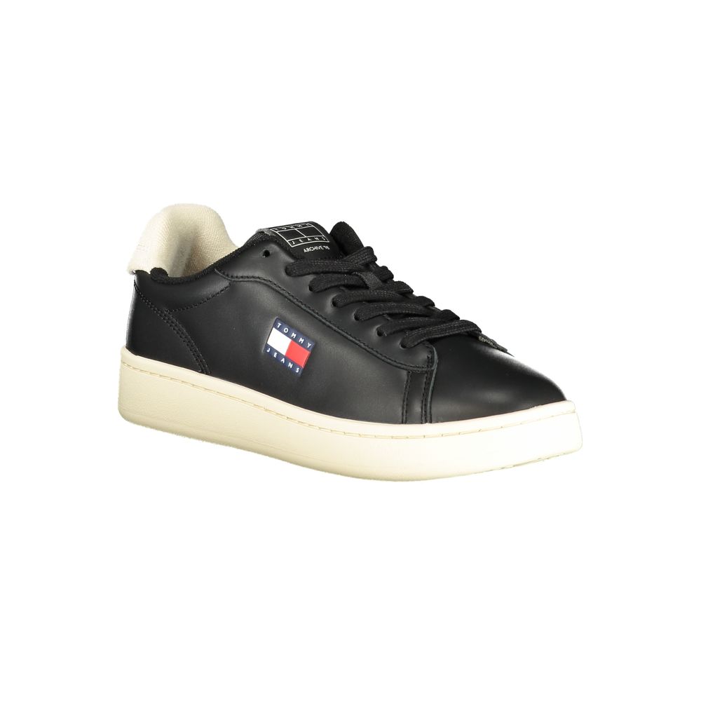 Sneakers by Tommy Hilfiger for women in polyester polyethylene leather black presents a sumptuous silhouette, artfully capturing the essence of the Women's Low-Top Polyester Polyethylene Leather Sneakers with its sumptuous low-top style design.