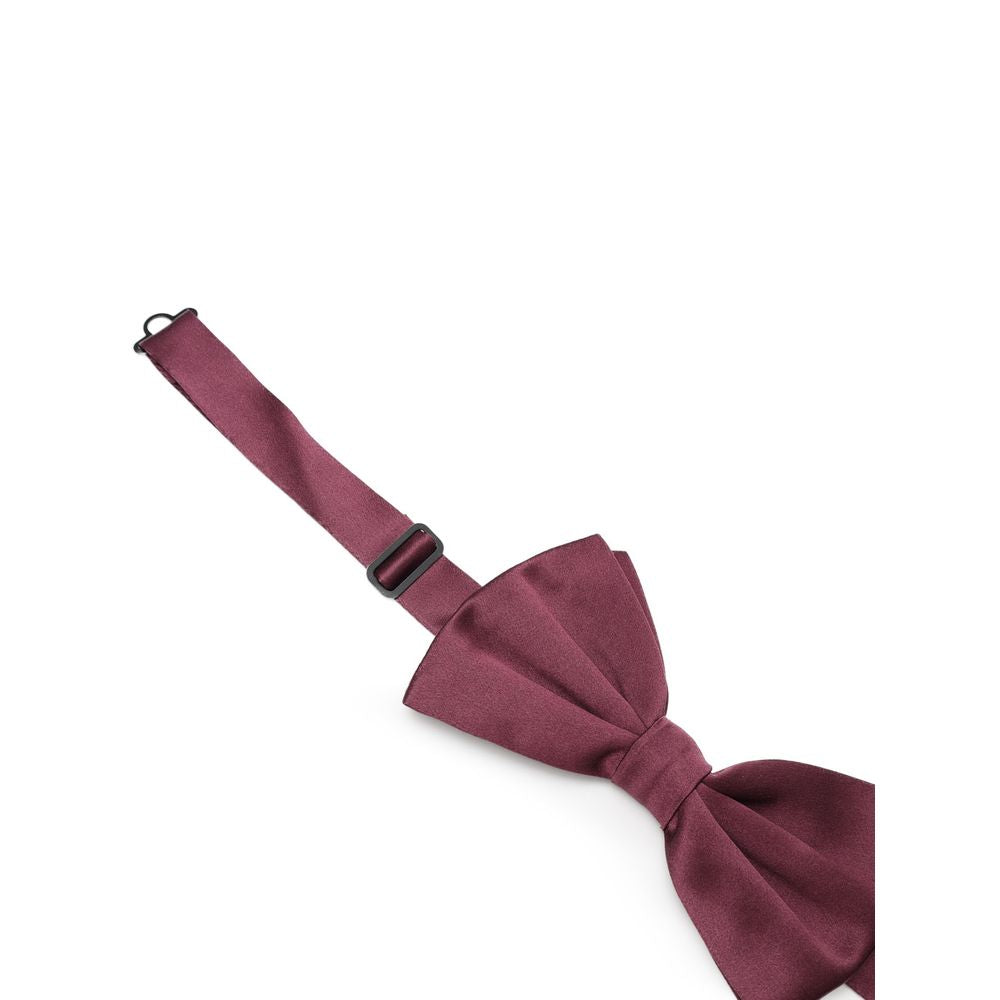 This Necktie by Dolce & Gabbana for men in silk bordeaux & burgundy presents a effortless chic silhouette from the Silk Necktie collection, offering a effortless chic finish for a truly effortless chic look.