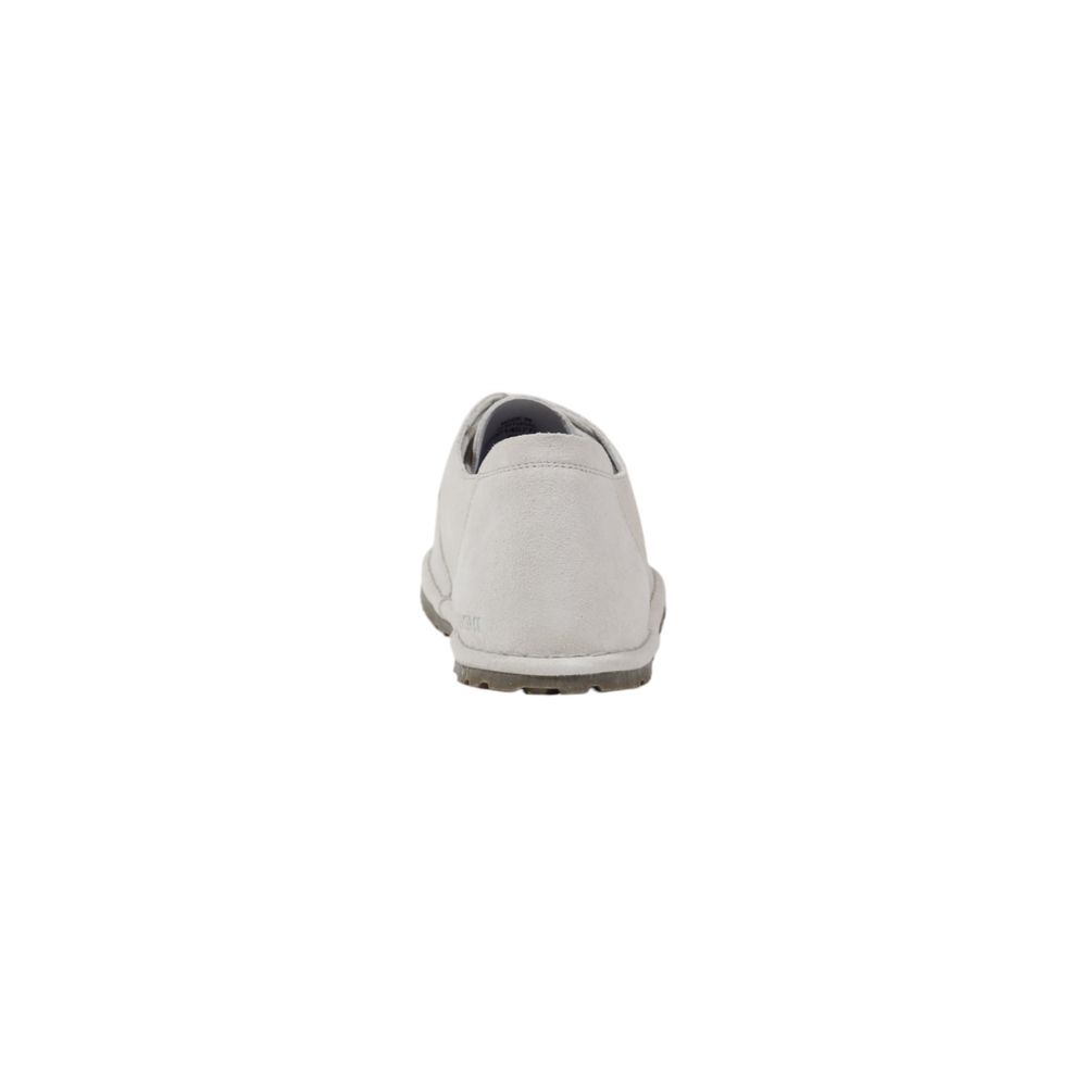 Shoes by Birkenstock for men in leather & rubber white features an timeless silhouette from the Men's Leather & Rubber Shoes collection, defined by a timeless and for a timeless look.