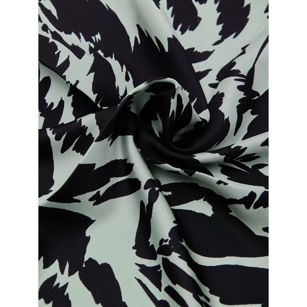 Clutch Handbag by Tom Ford for unisex in silk black, gray, light-grey & print features a sculptural silhouette with a secure , organized , and versatile for a sculptural finish.
